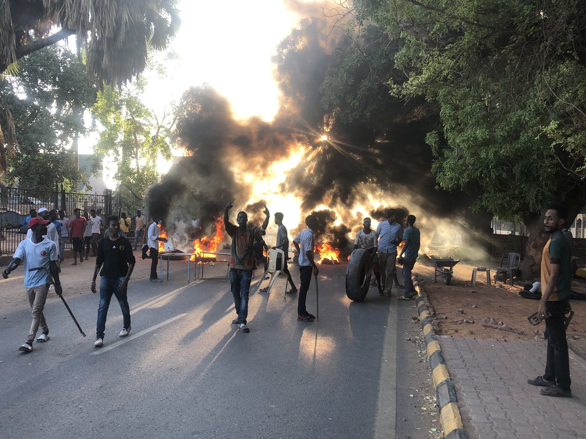 Barricades at Nile street in the morning