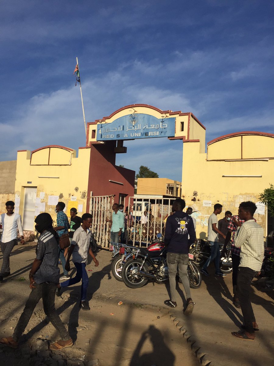 From Port Sudan, where protesters are still trapped inside Red Sea University campus, which has now been surrounded by SudanCoup forces (military, central reserve forces, a 3rd unit). Intelligence service trucks are also outside the campus [waiting to arrest]. Dec30March