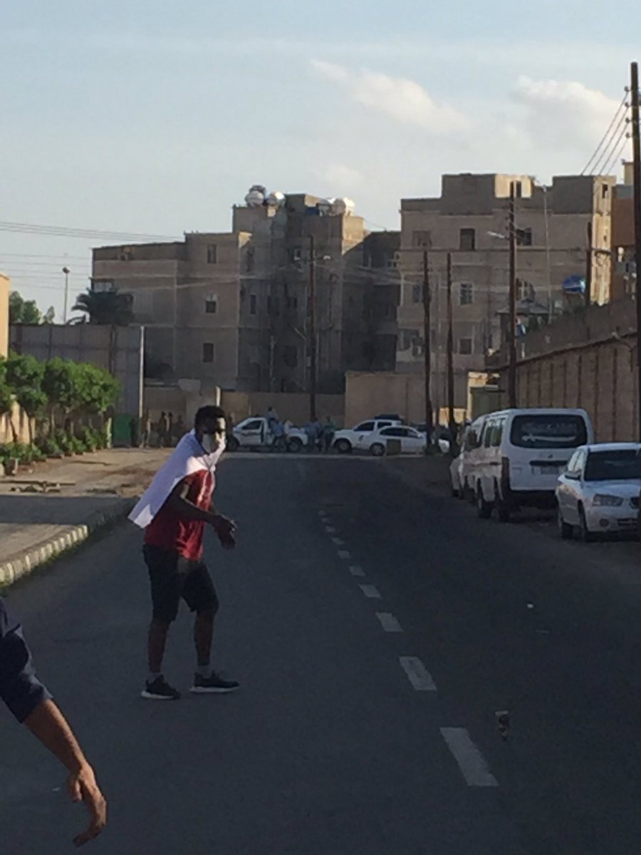 From Port Sudan, where protesters are still trapped inside Red Sea University campus, which has now been surrounded by SudanCoup forces (military, central reserve forces, a 3rd unit). Intelligence service trucks are also outside the campus [waiting to arrest]. Dec30March