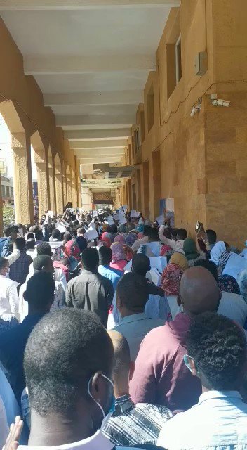 Video shows today's protest by Bank of Khartoum staff earlier today