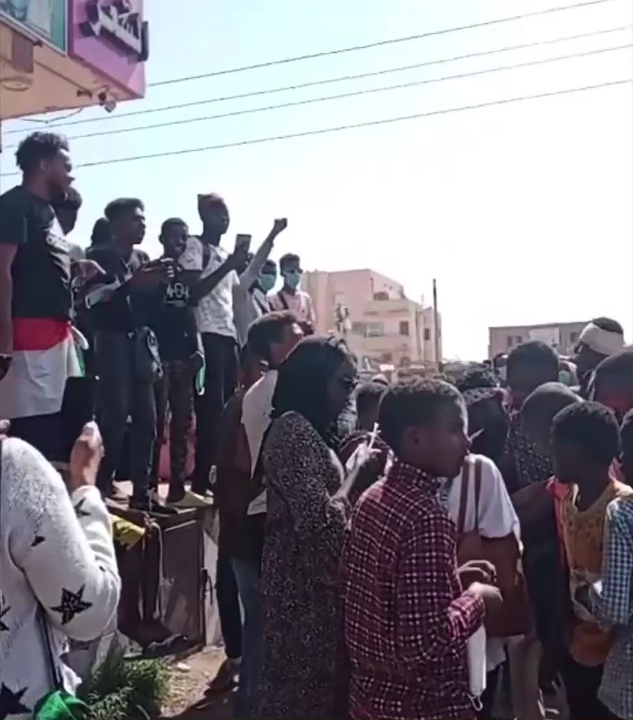 In Bashdar area of Khartoum, revolutionary music is played while protesters gather to participate in demonstrations today, on this 14th round of nationwide protests against SudanCoup since Oct 25.   Jan17March