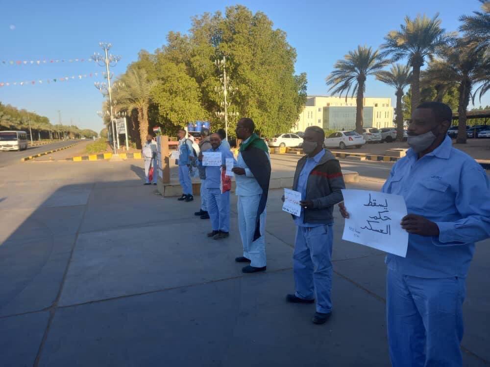 O️ الوقفة الإحتجاجية للعاملين بشركة مصفاة الخرطوم  وفاءاً لشهداء الثورة السودانية المجيدة و إدانة لجرائم القتل واراقة الدماء و ضد الانقلاب  العسكري.  الخميس 20/يناير/2022 الردة_مستحيلة  العصيان_المدني_الشامل