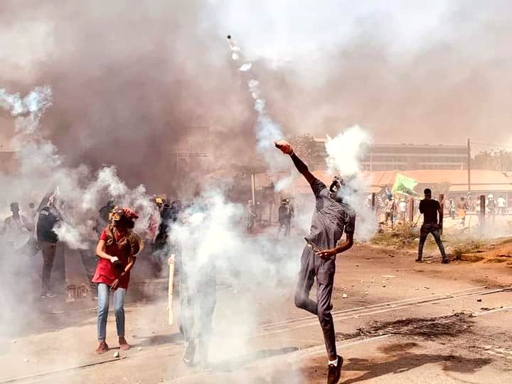 Photos from central Khartoum demos today showing continued use of teargas and other suppression tactics by SudanCoup forces on peaceful protesters