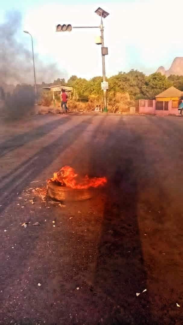 Barricading & burning of tires in Kassala today, per the schedule of resistance activities