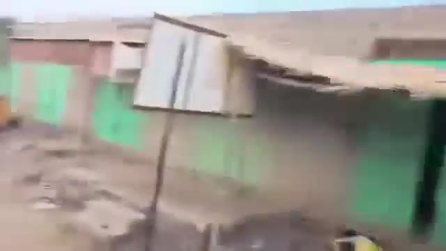 Sudanese forces entering the town of Dinder yesterday in Sudan's Sennar State after capturing it from RSF control. There are clear signs of looting and destruction throughout the town.