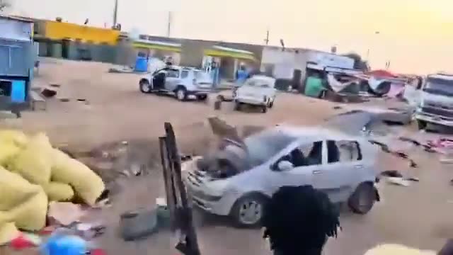 Sudanese forces entering the town of Dinder yesterday in Sudan's Sennar State after capturing it from RSF control. There are clear signs of looting and destruction throughout the town.