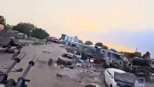 Sudanese forces entering the town of Dinder yesterday in Sudan's Sennar State after capturing it from RSF control. There are clear signs of looting and destruction throughout the town.