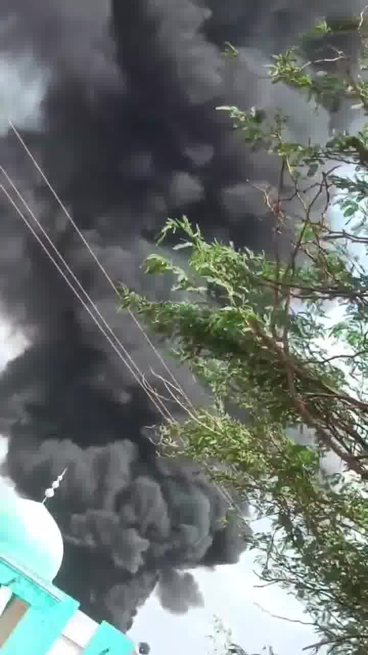 A major fire is taking place in the city of Kosti after the industrial area was hit by RSF drones