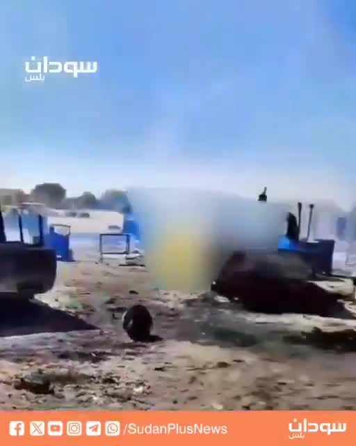 Die sudanesische Armee veröffentlichte Aufnahmen, die die Zerstörung mehrerer bewaffneter Fahrzeuge bei einem Luftangriff auf die RSF in der Region El-Koma in Nord-Darfur zeigen.