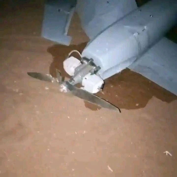 Al menos nueve personas murieron y varias resultaron heridas en ataques con drones contra El Obeid, capital del estado sudanés de Kordofán del Norte. Los ataques, atribuidos a las RSF, destruyeron una importante fábrica de petróleo y almacenes de consumo, lo que marca una escalada significativa en la región.